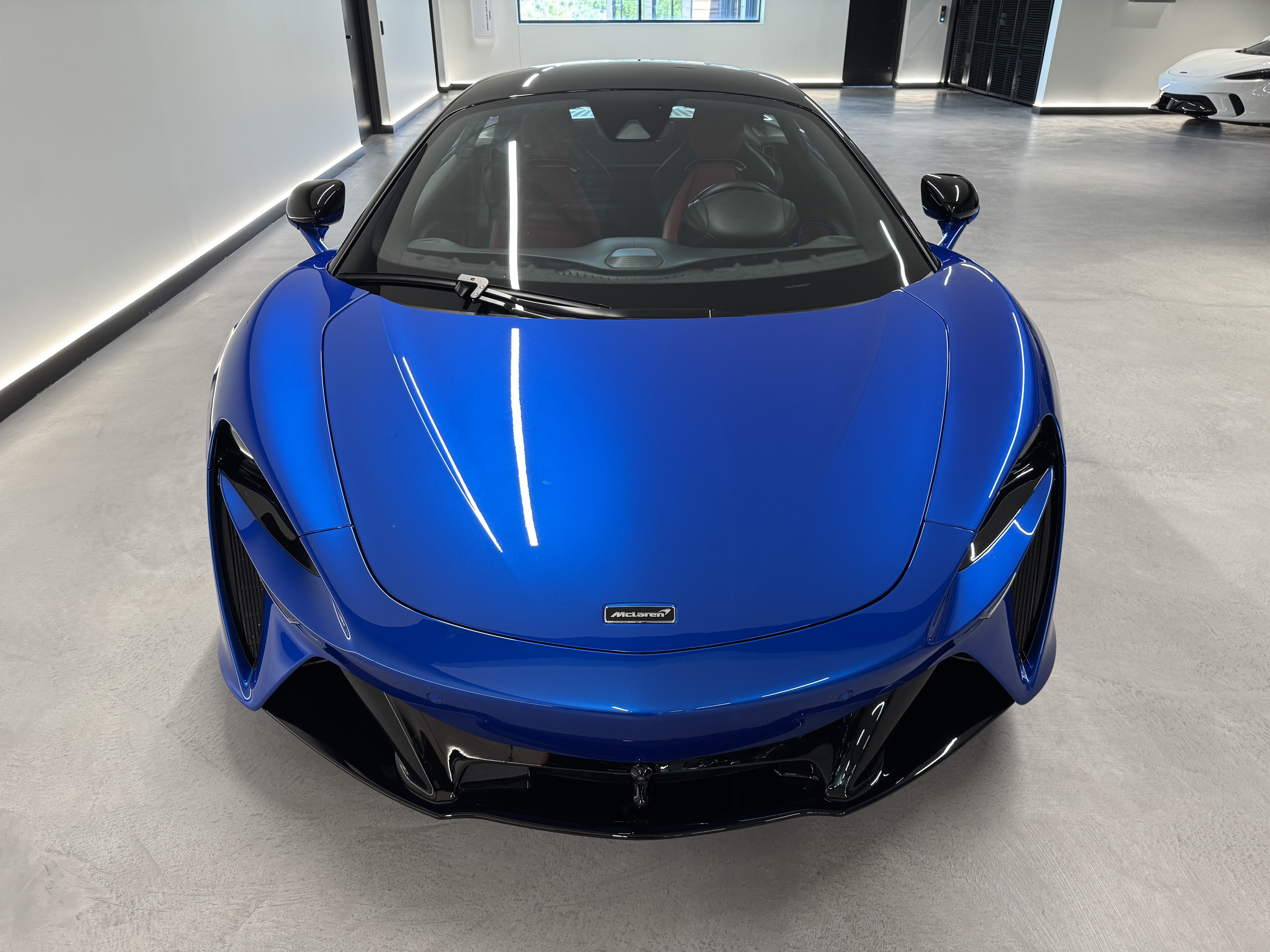 View vehicle photo 7