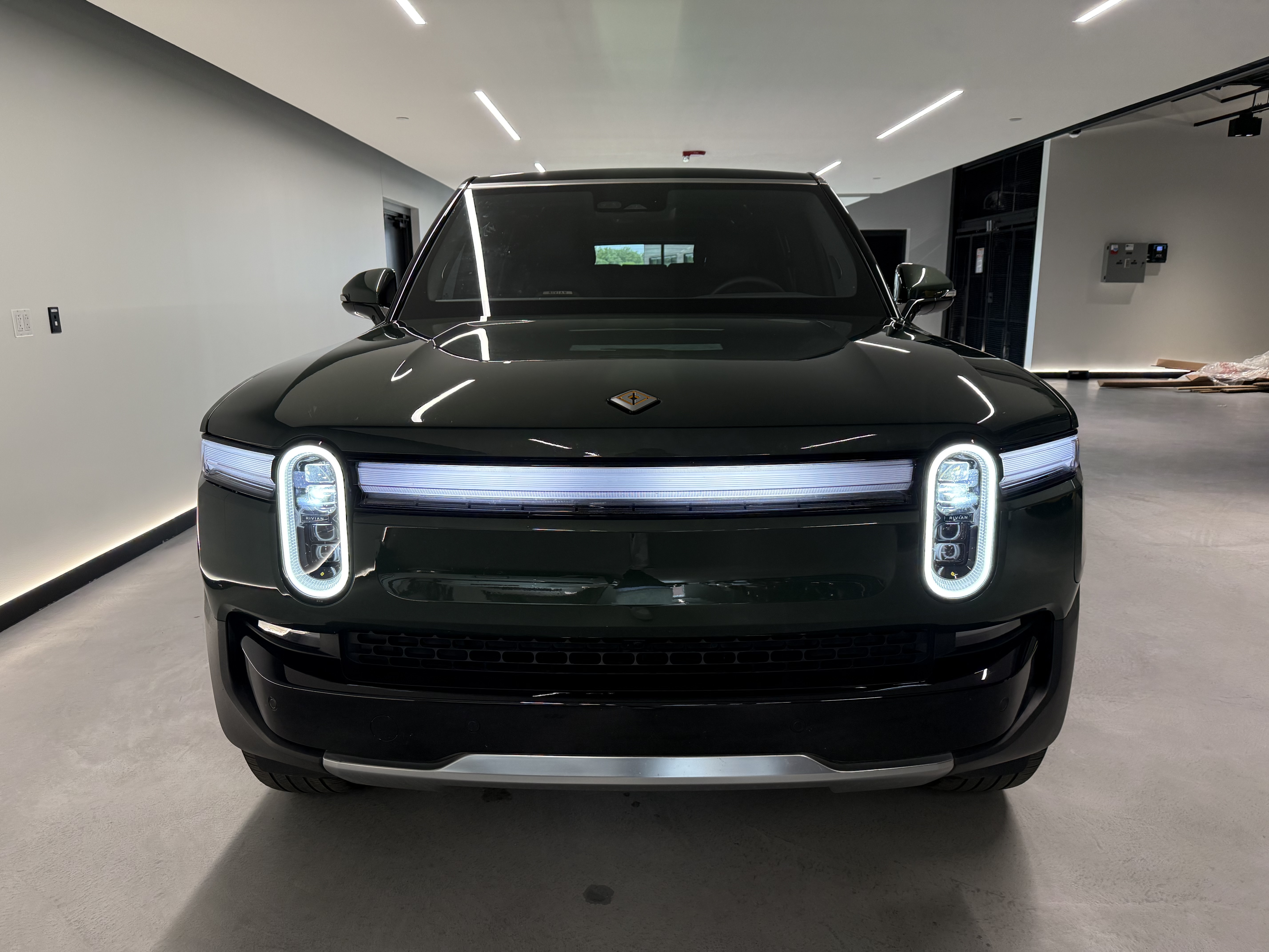 View vehicle photo 7