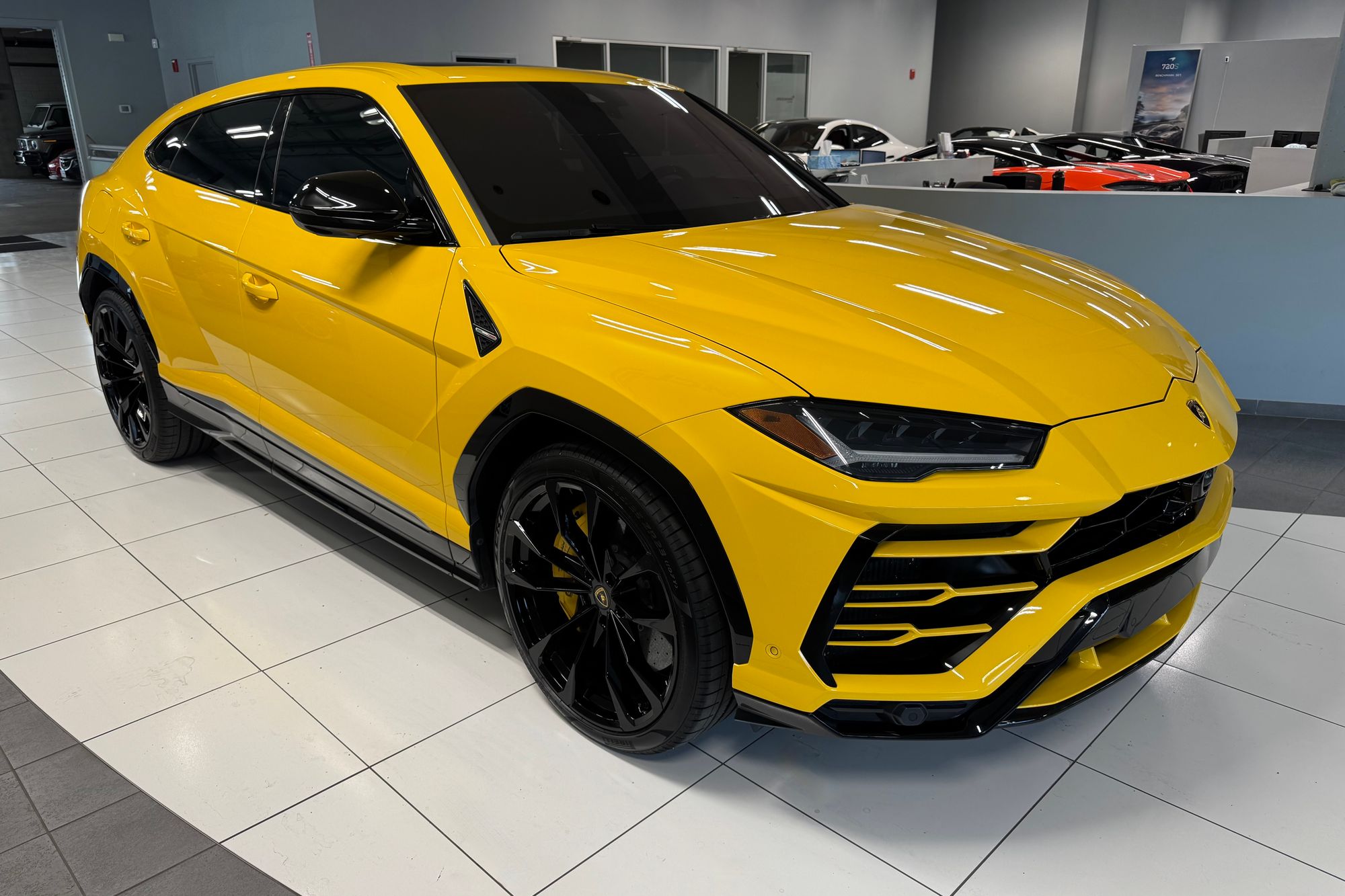2020 Lamborghini Urus Base for sale