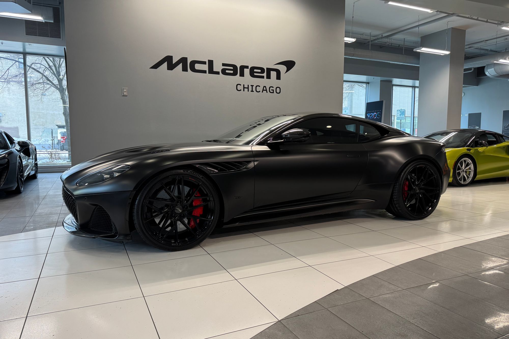 2019 Aston Martin DBS Superleggera Base's photo