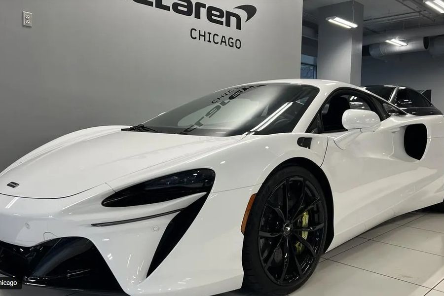 2024 McLaren Artura for sale