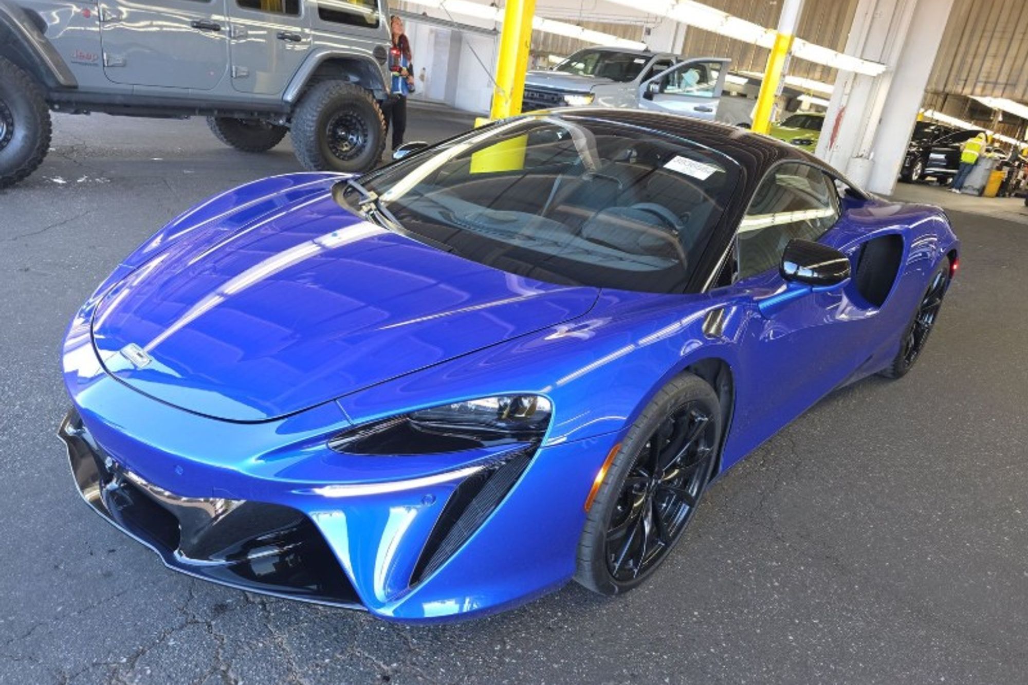 2023 McLaren Artura's photo