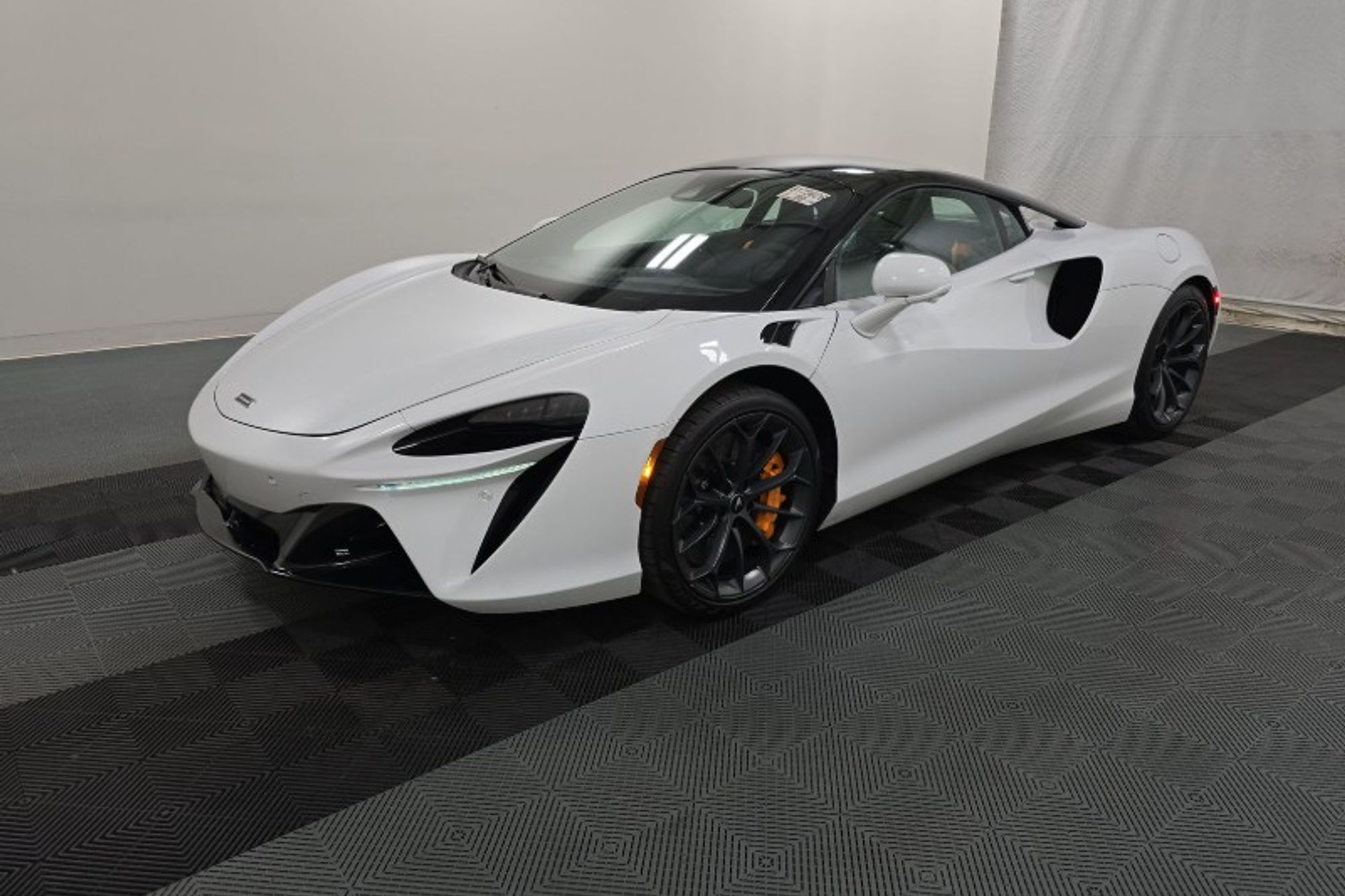 2023 McLaren Artura's photo