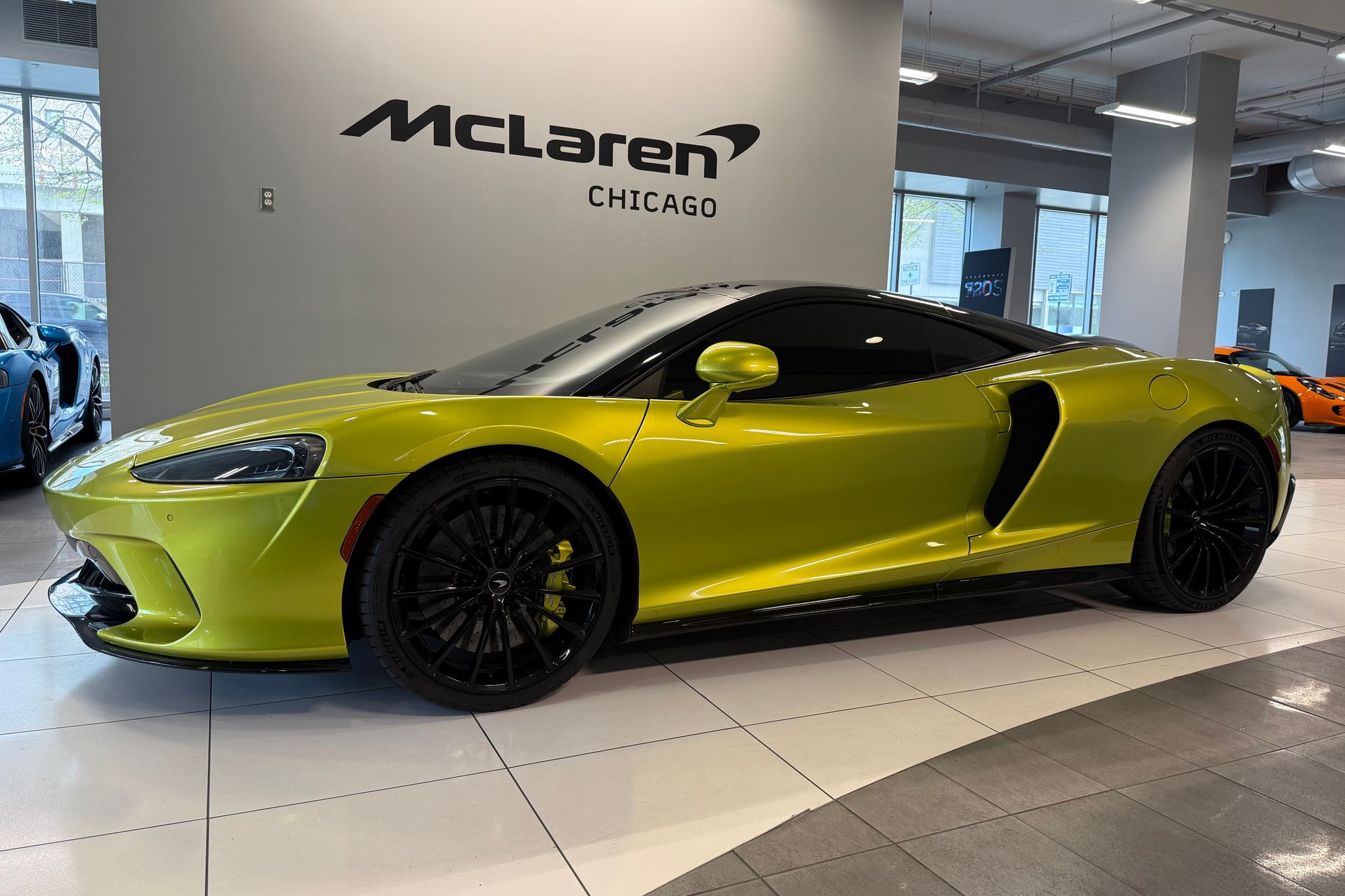 2023 McLaren GT Base