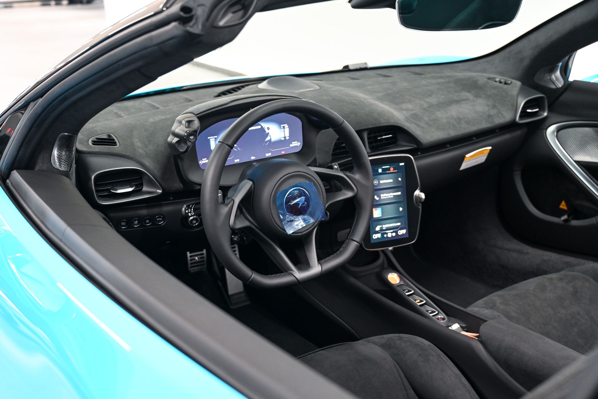 2026 McLaren Artura - Photo 13