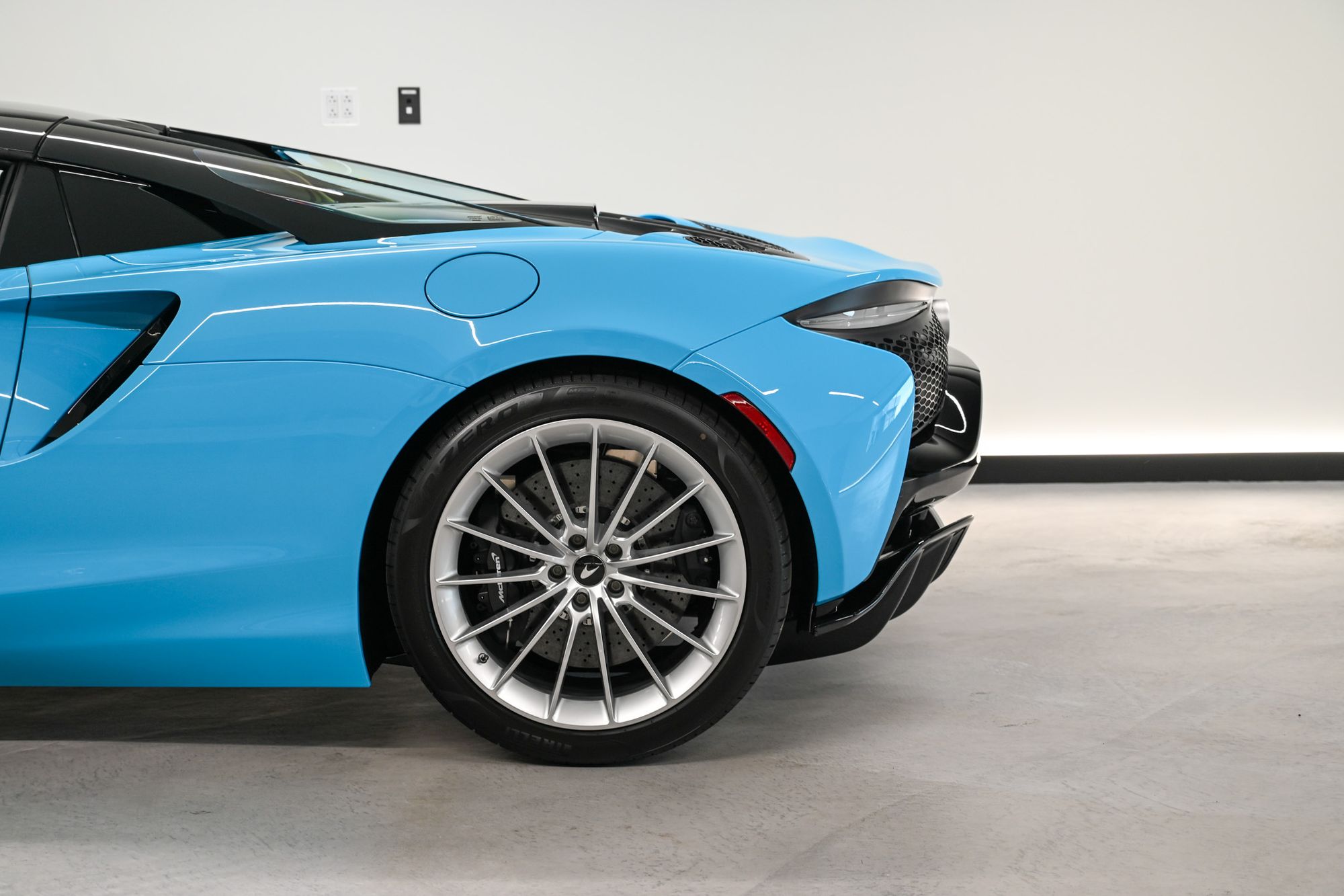 2026 McLaren Artura - Photo 9