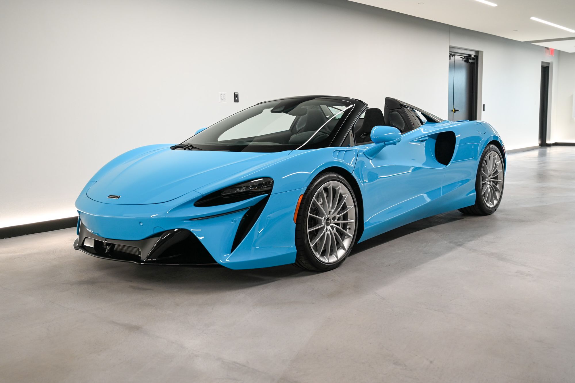 2026 McLaren Artura - Photo 2