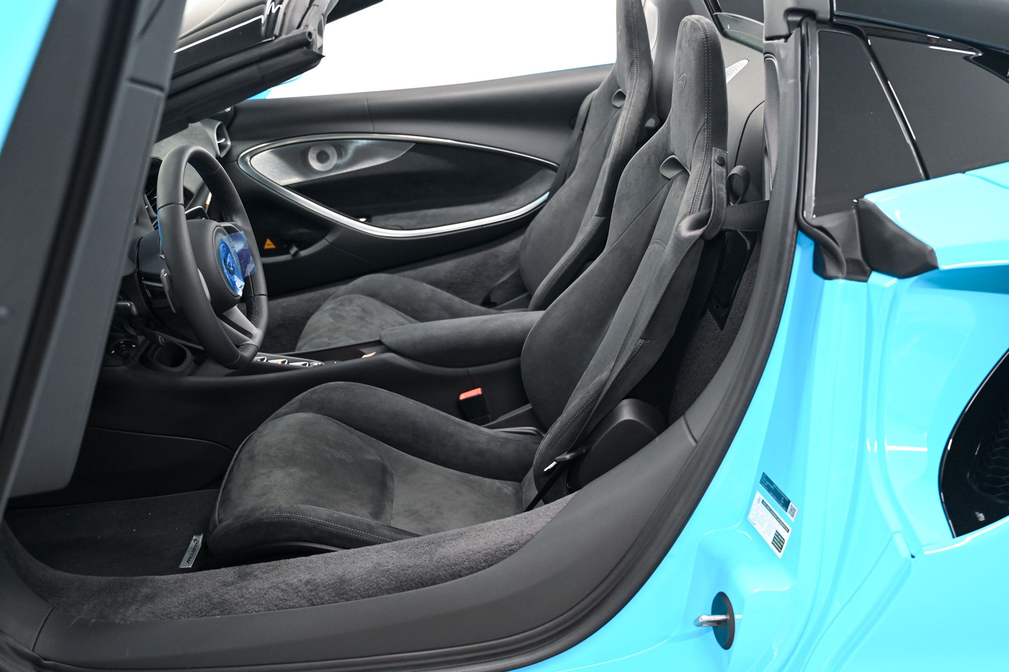 2026 McLaren Artura - Photo 14
