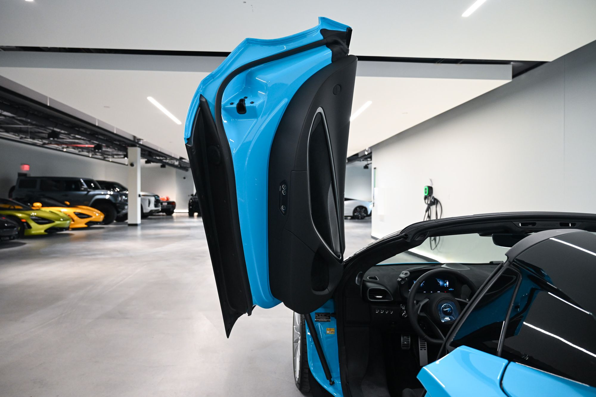 2026 McLaren Artura - Photo 18