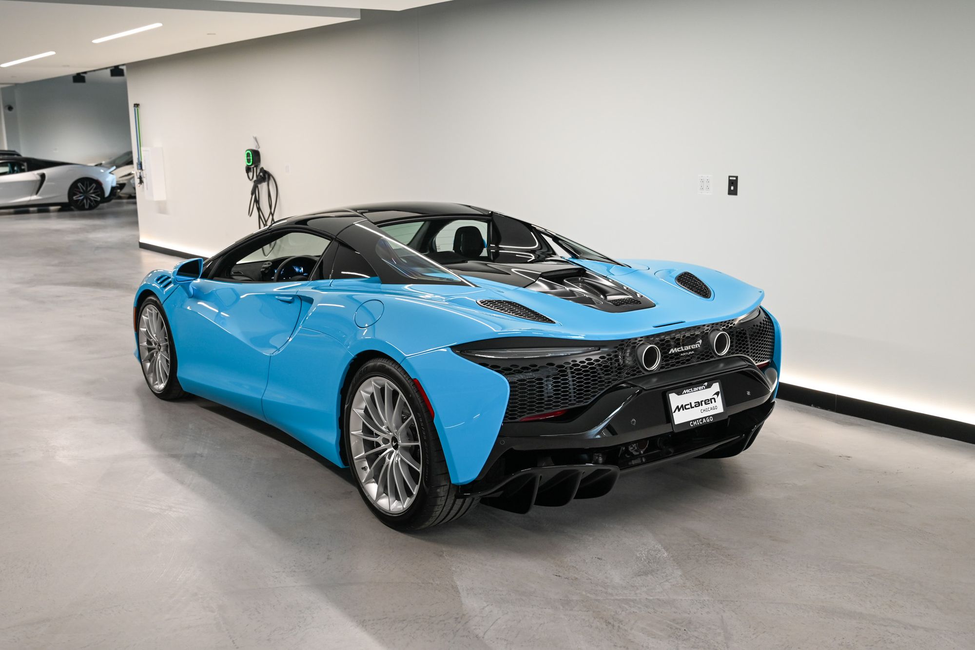 2026 McLaren Artura - Photo 10