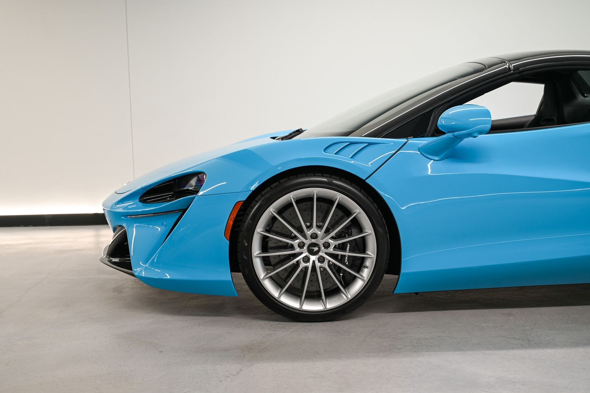 2026 McLaren Artura - Photo 8