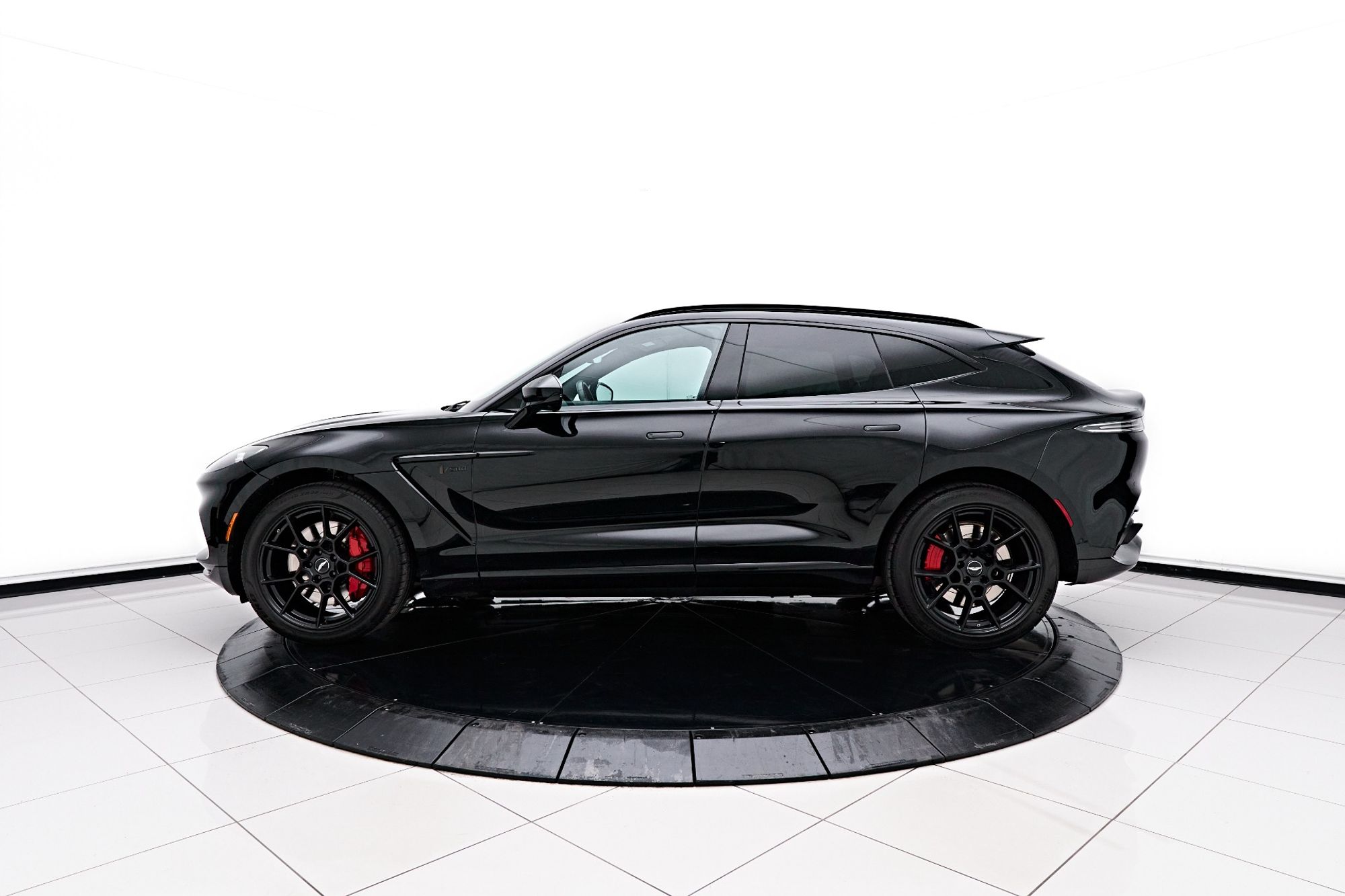 2021 Aston Martin DBX Base