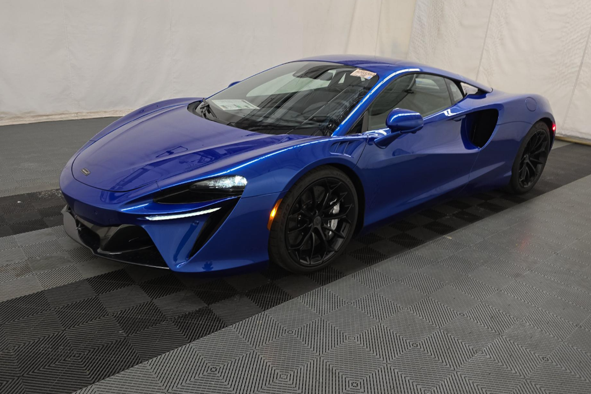 2025 McLaren Artura 3.0 Performance's photo
