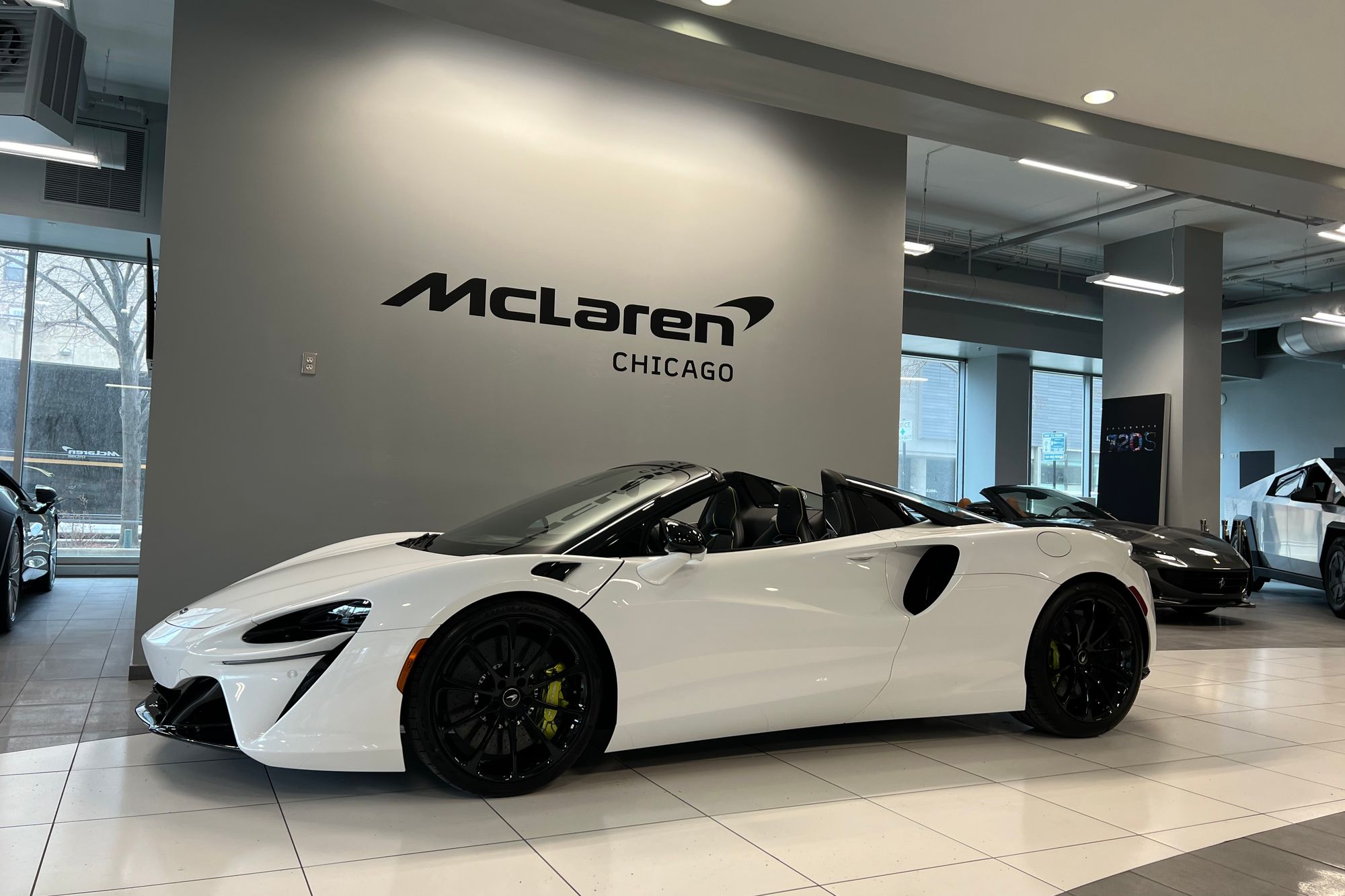 2025 McLaren Artura's photo