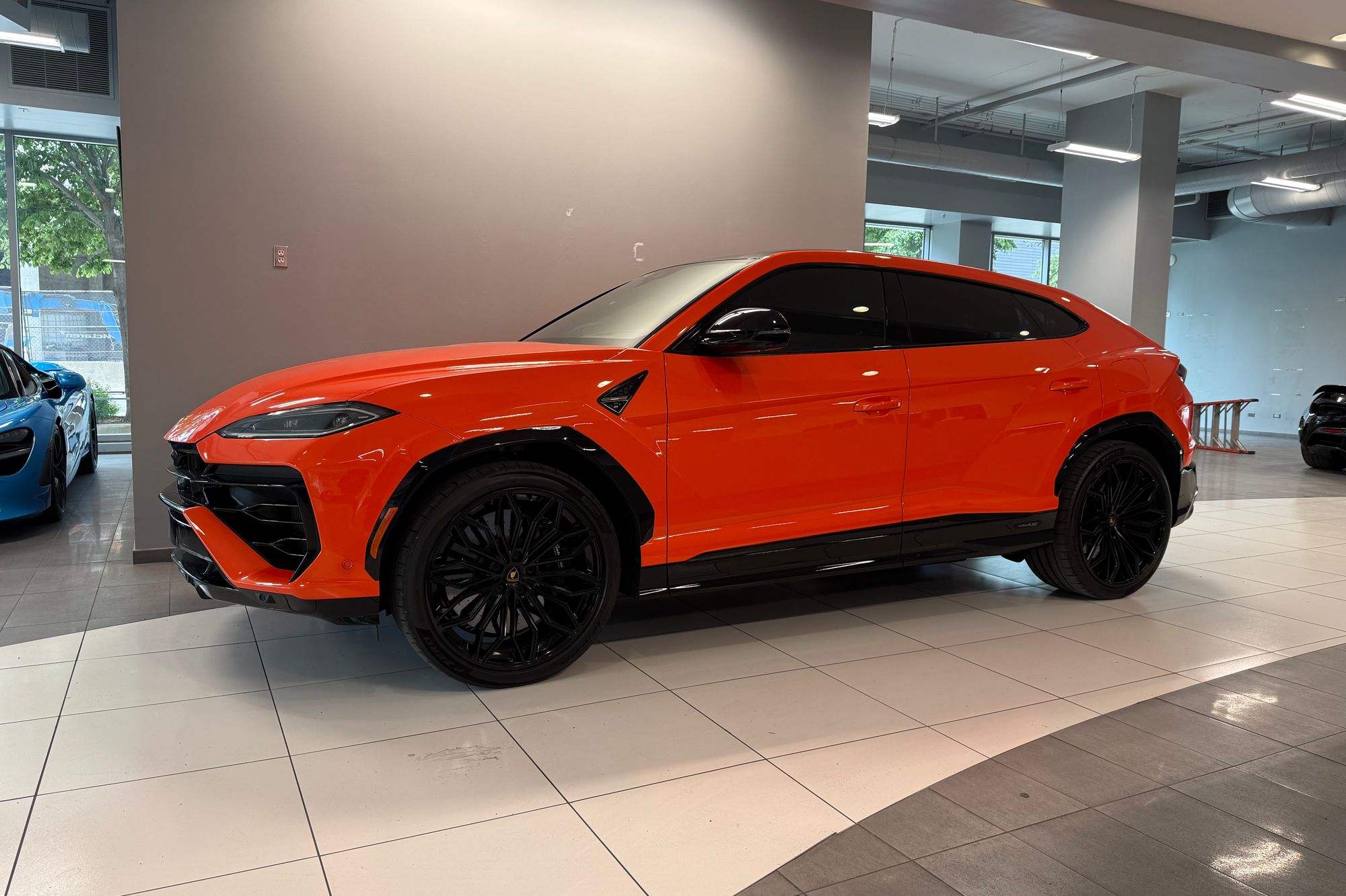 2025 Lamborghini Urus 4.0 V8 PHEV SE's photo