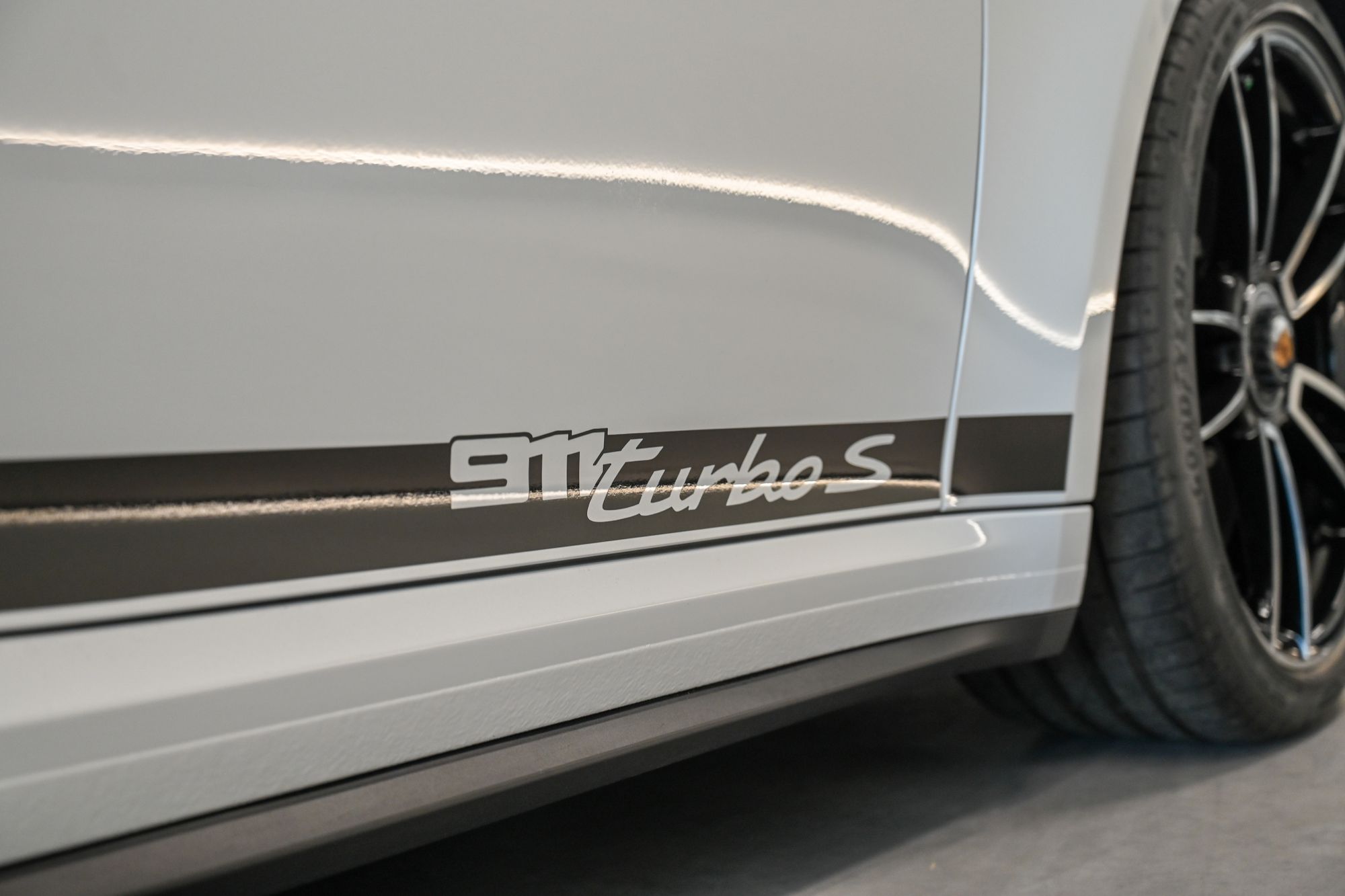 2025 Porsche 911 Turbo S - Photo 16