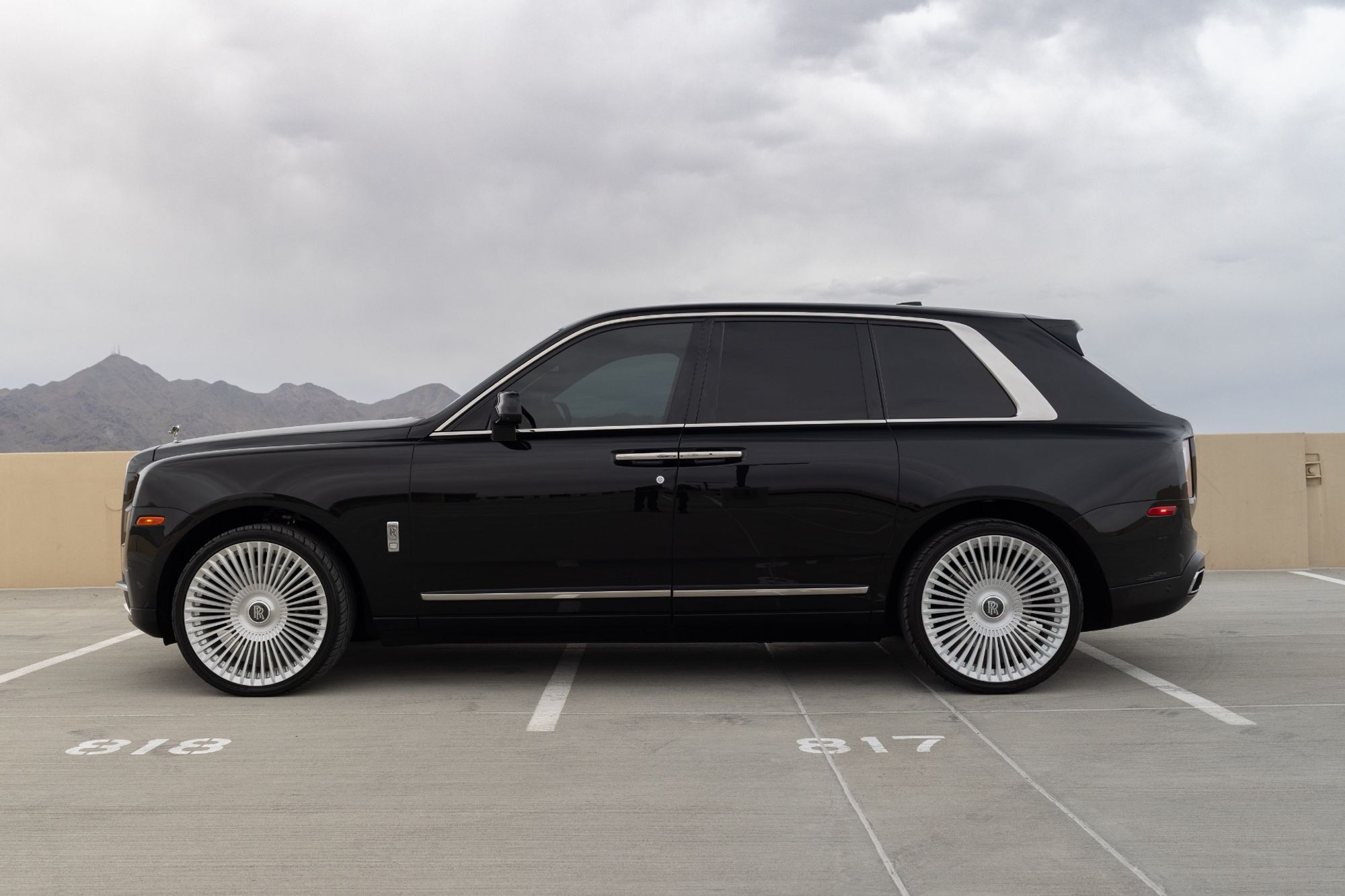 2021 Rolls-Royce Cullinan -'s photo