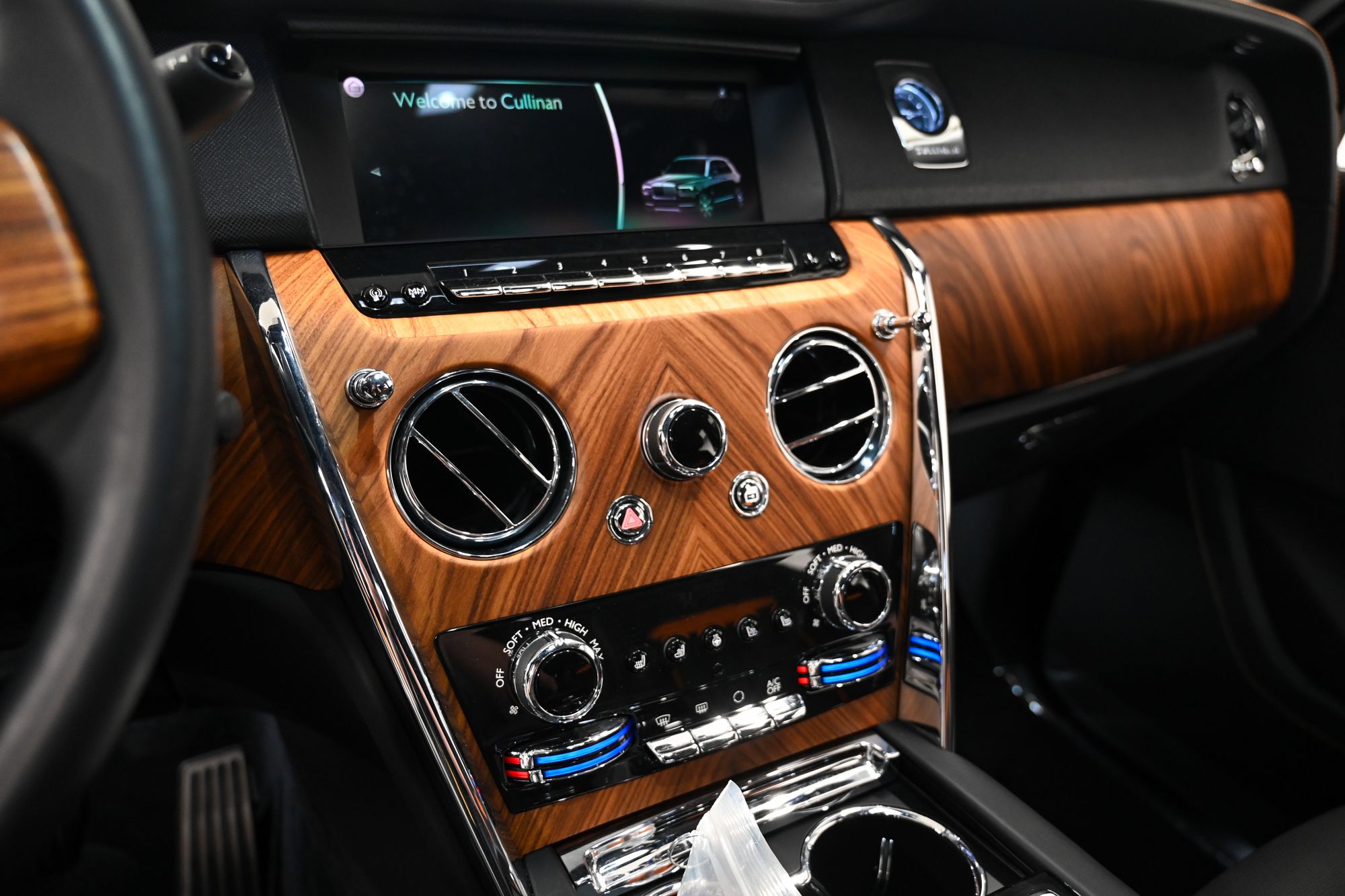 2021 Rolls-Royce Cullinan Base - Photo 20