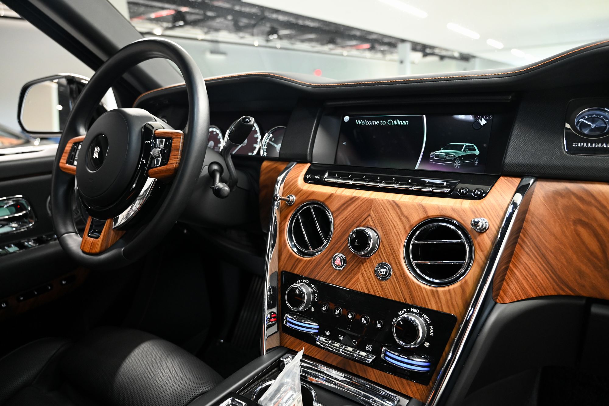 2021 Rolls-Royce Cullinan Base - Photo 28