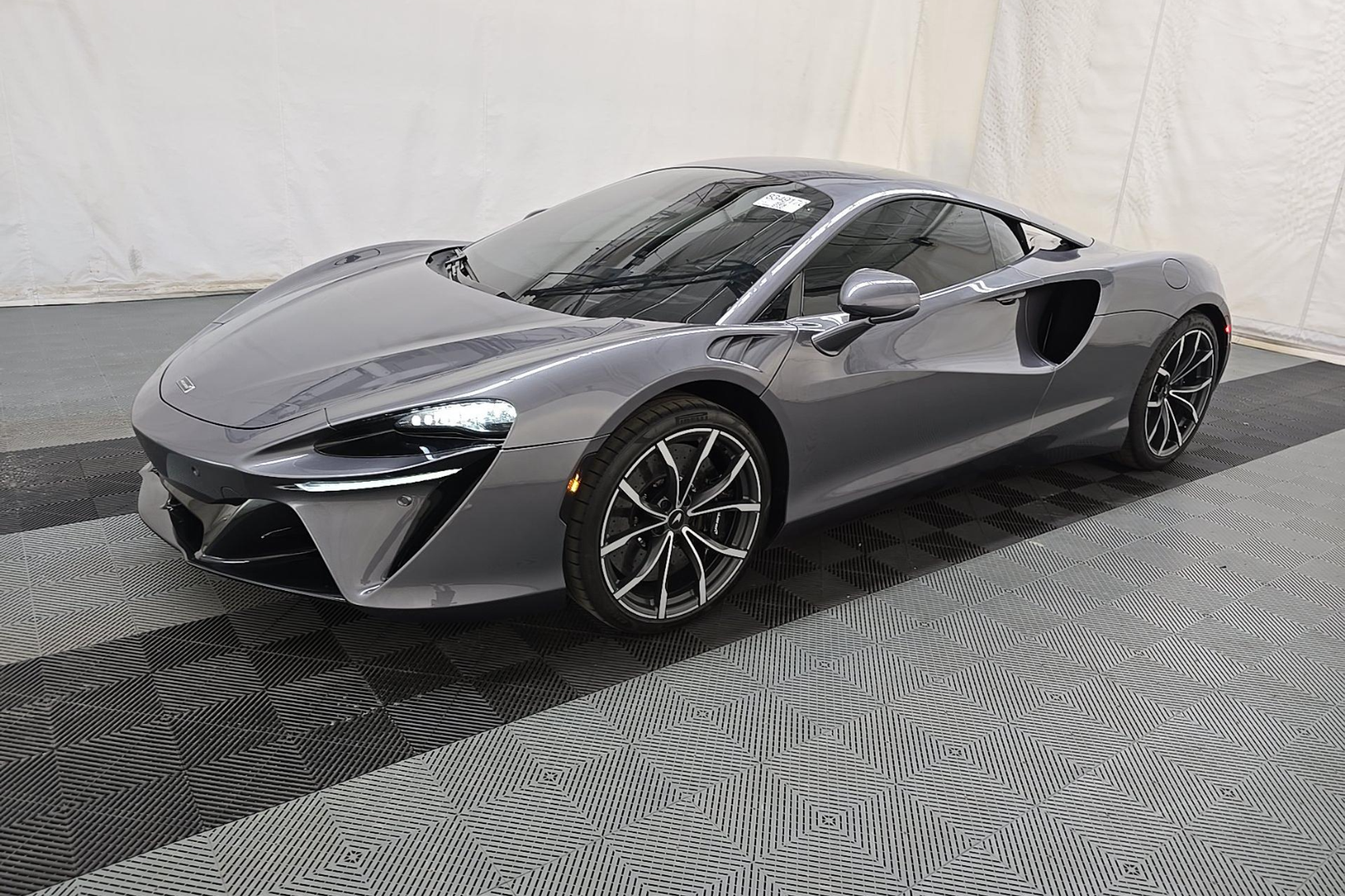 2024 McLaren Artura's photo