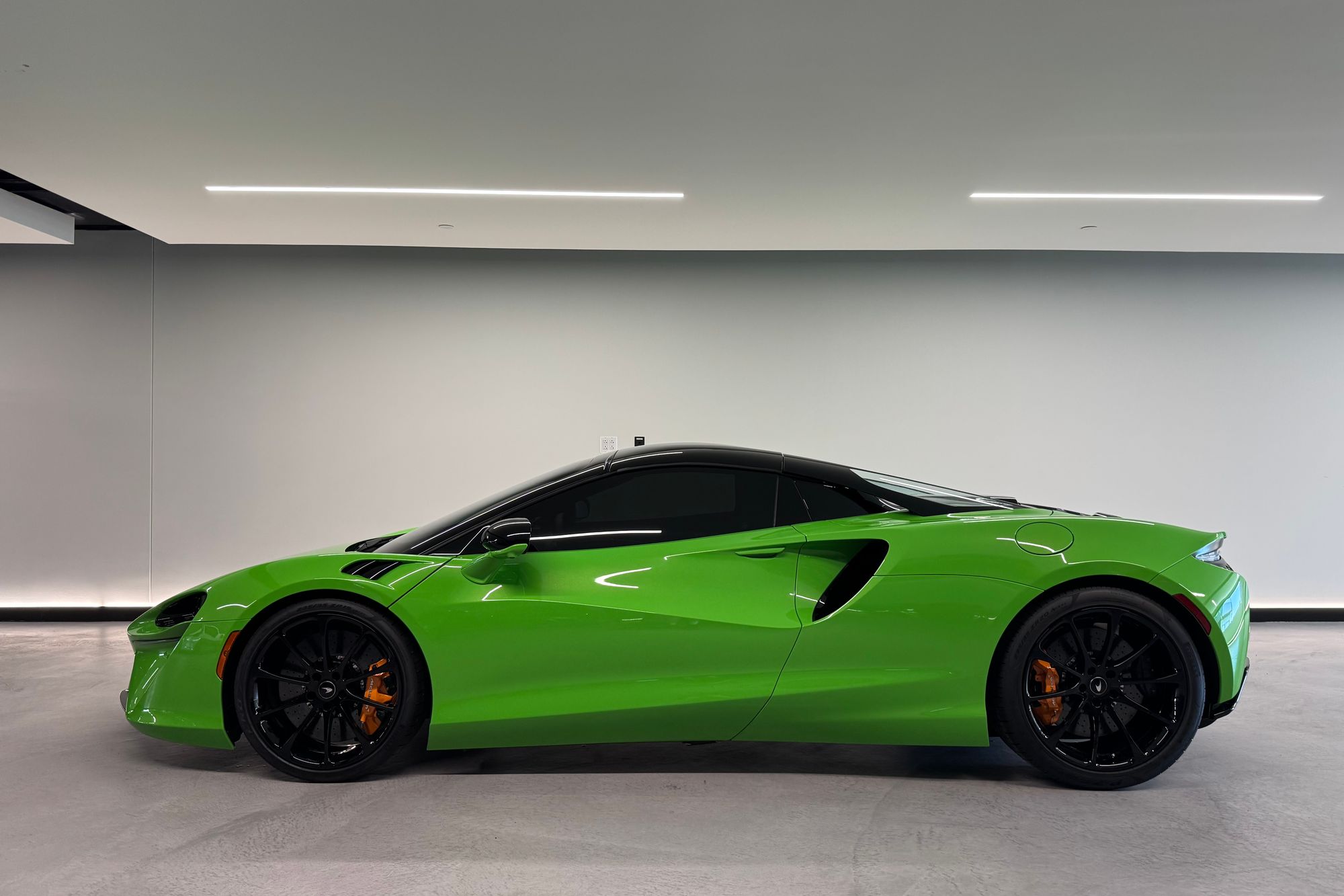 2025 McLaren Artura 3.0 Performance's photo