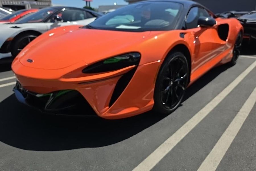 2023 McLaren Artura for sale