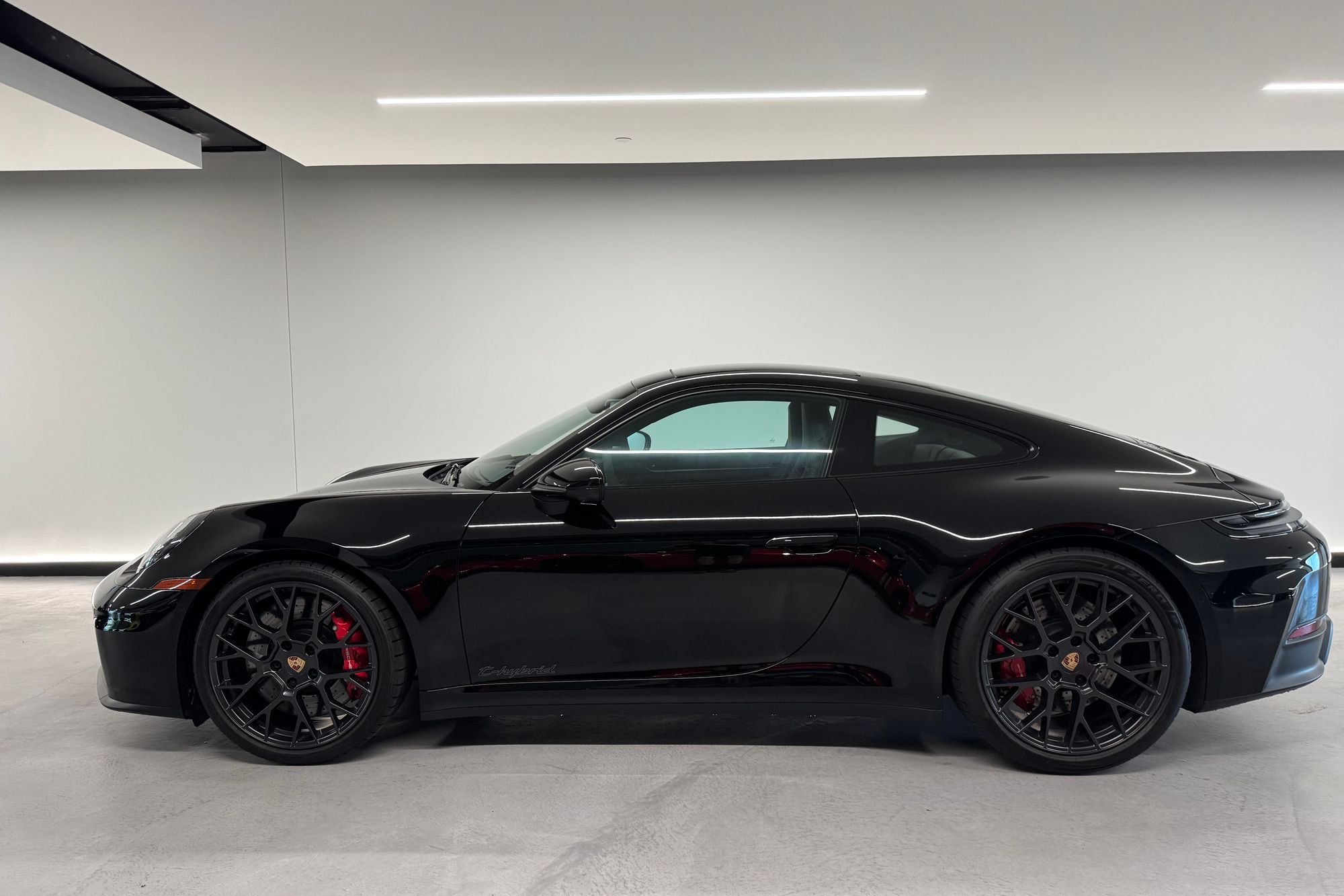 2025 Porsche 911 Carrera 4 GTS Coupe's photo