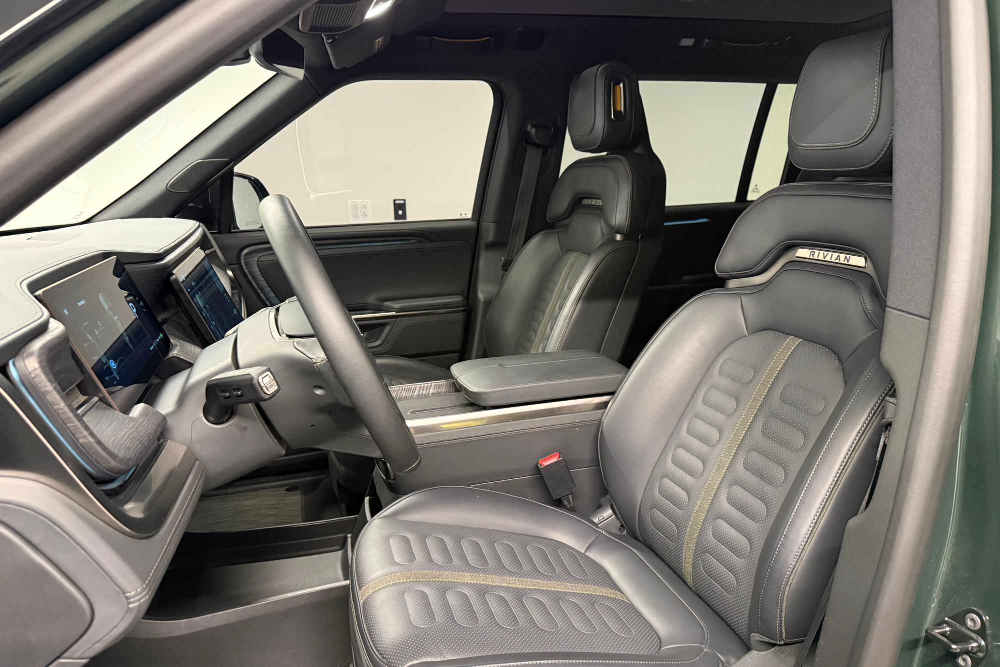Used 2026 Rivian R1S Base with VIN 7PDSGGBA7TN078276 for sale in Chicago, IL