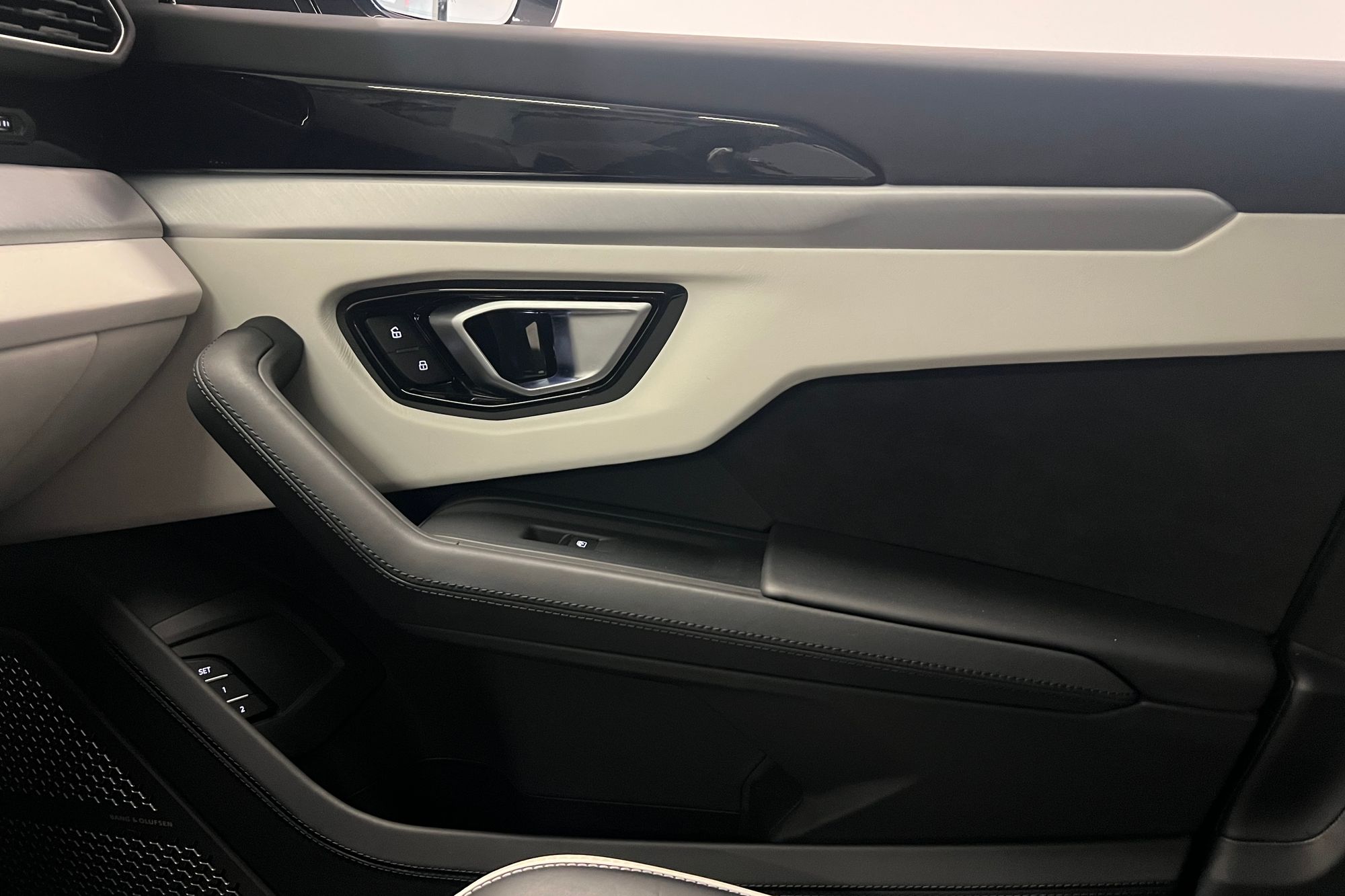 2023 Lamborghini Urus S - Photo 33