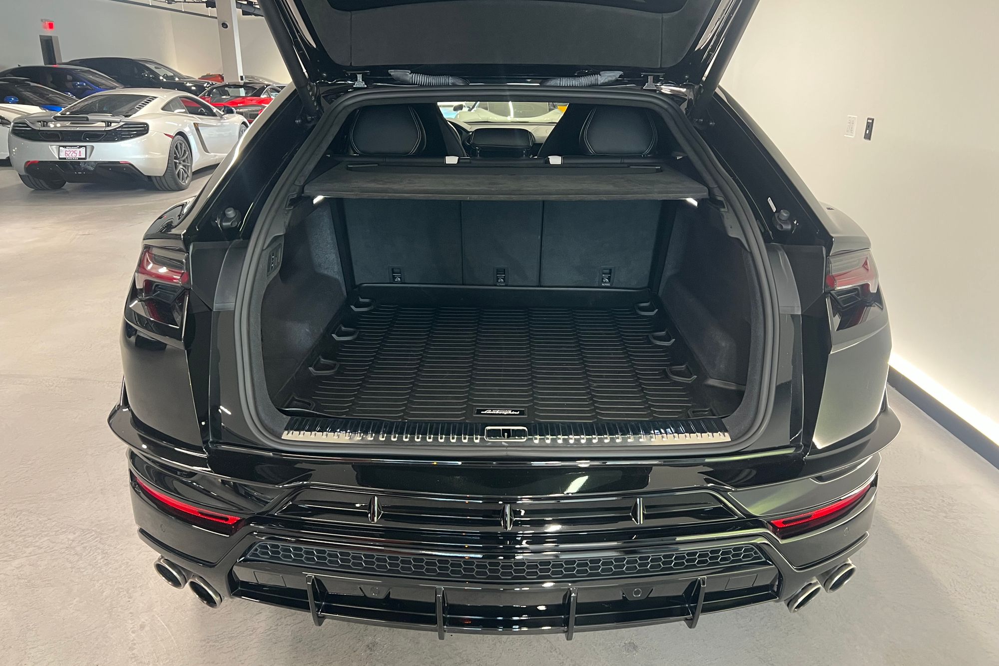 2023 Lamborghini Urus S - Photo 11