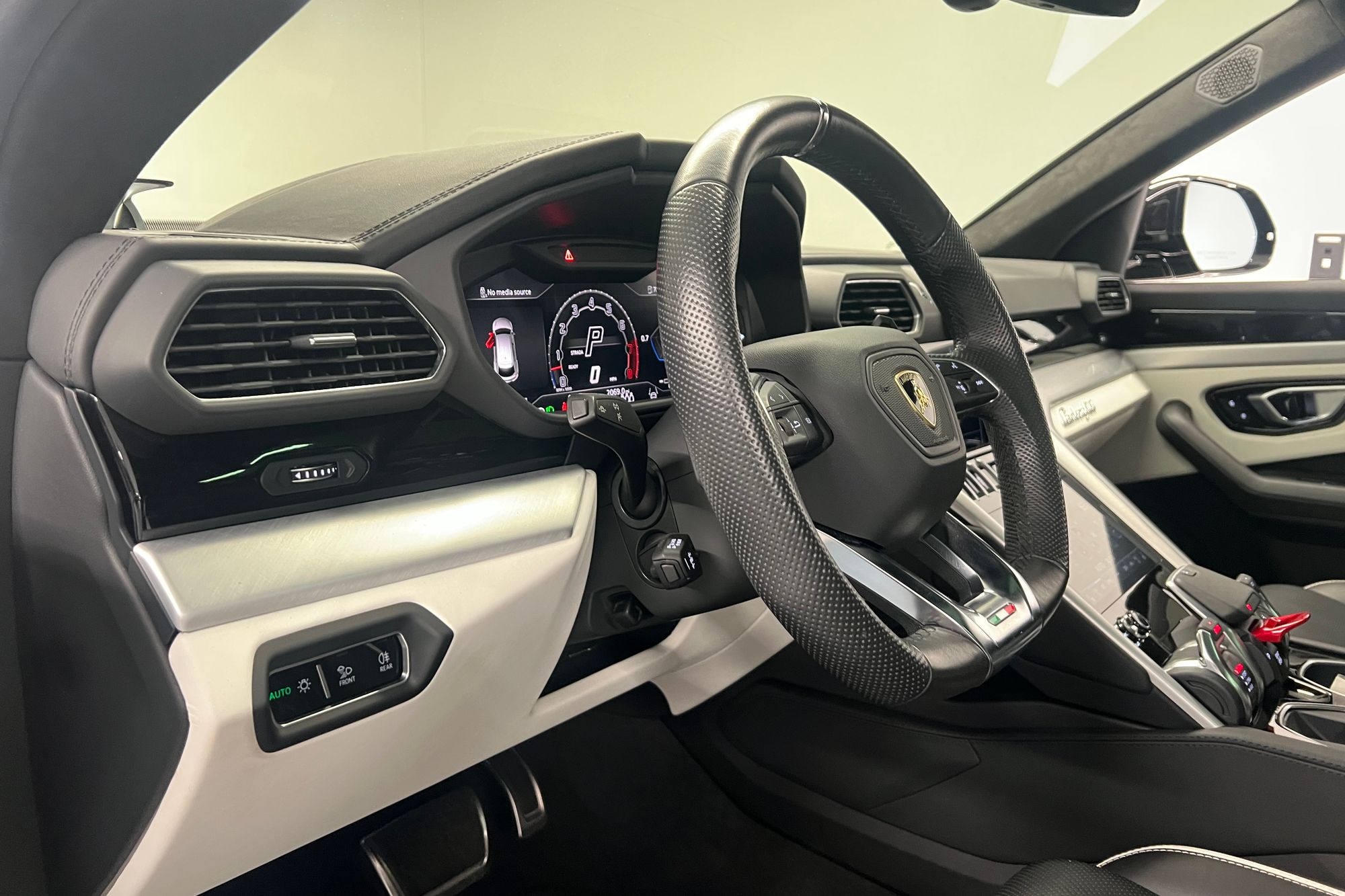2023 Lamborghini Urus S - Photo 22