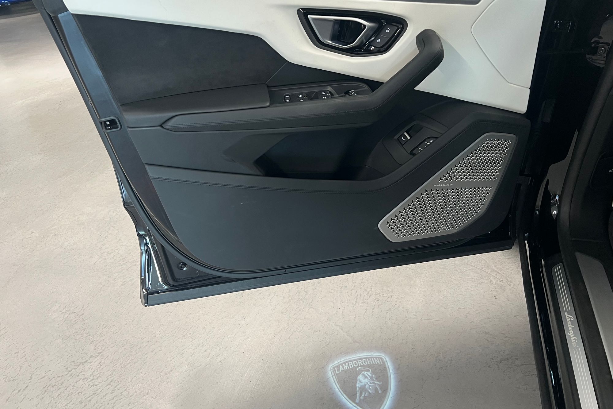 2023 Lamborghini Urus S - Photo 21