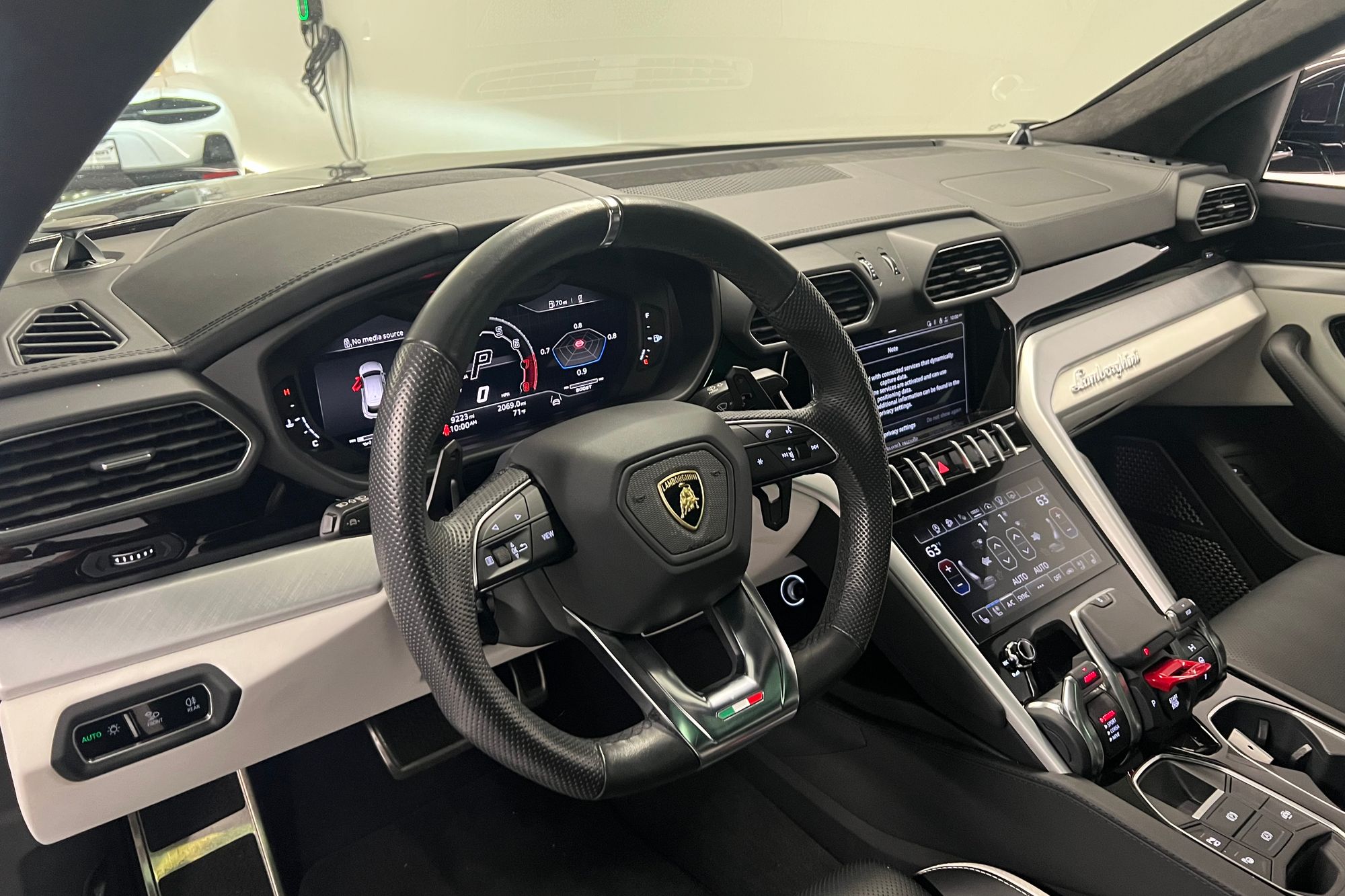 2023 Lamborghini Urus S - Photo 26