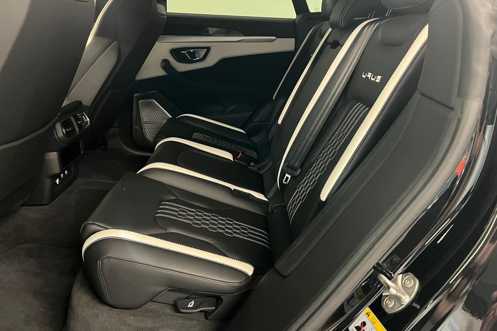 2023 Lamborghini Urus S - Photo 16