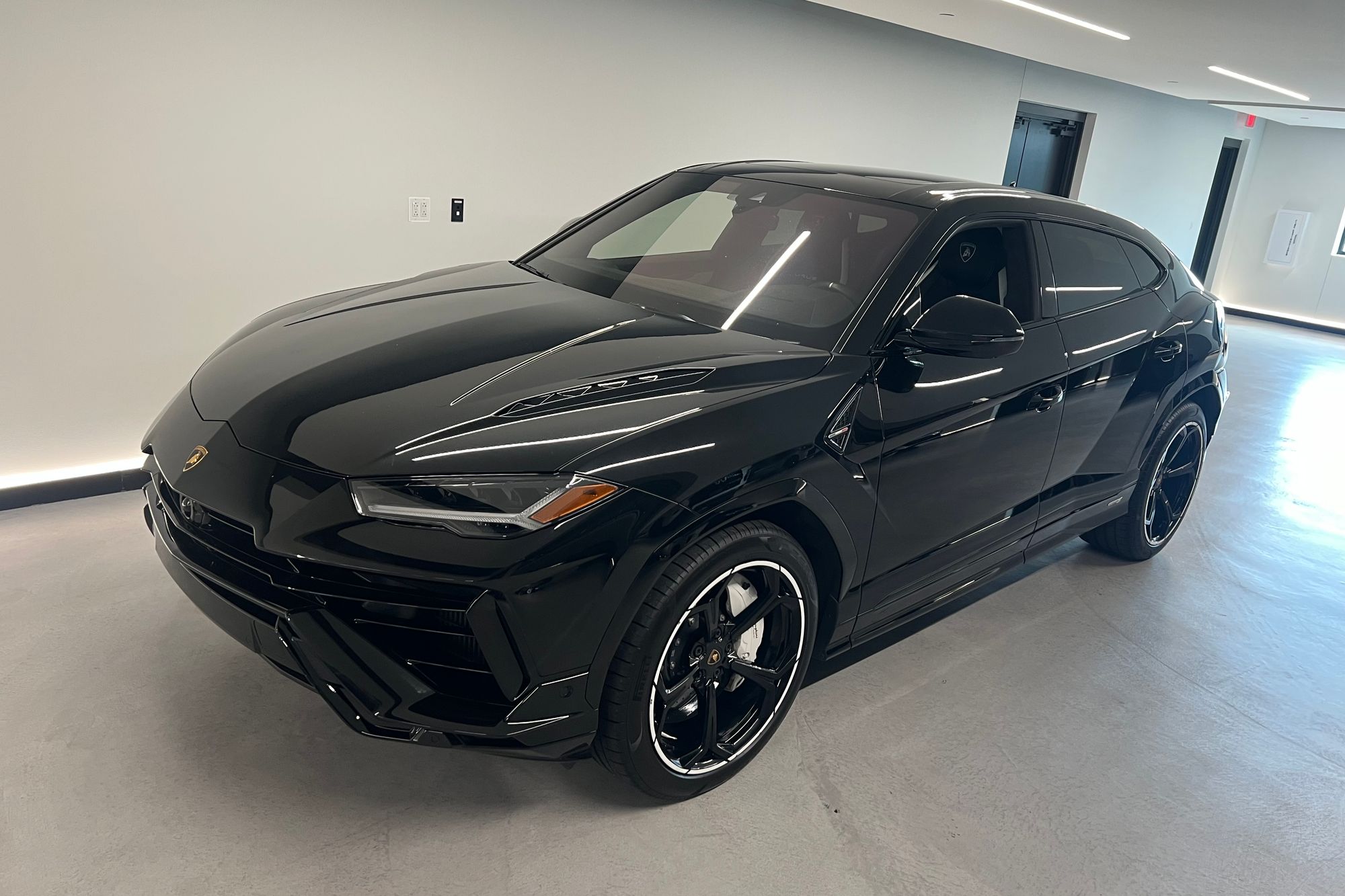 2023 Lamborghini Urus S - Photo 4