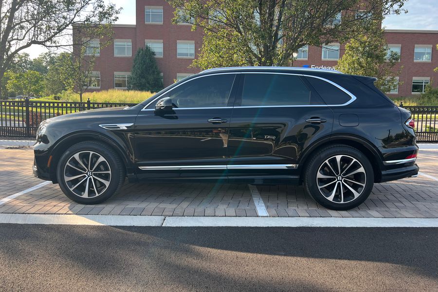 2024 Bentley Bentayga Hybrid V6 for sale