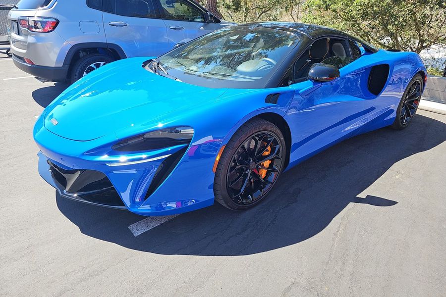 2025 McLaren Artura for sale