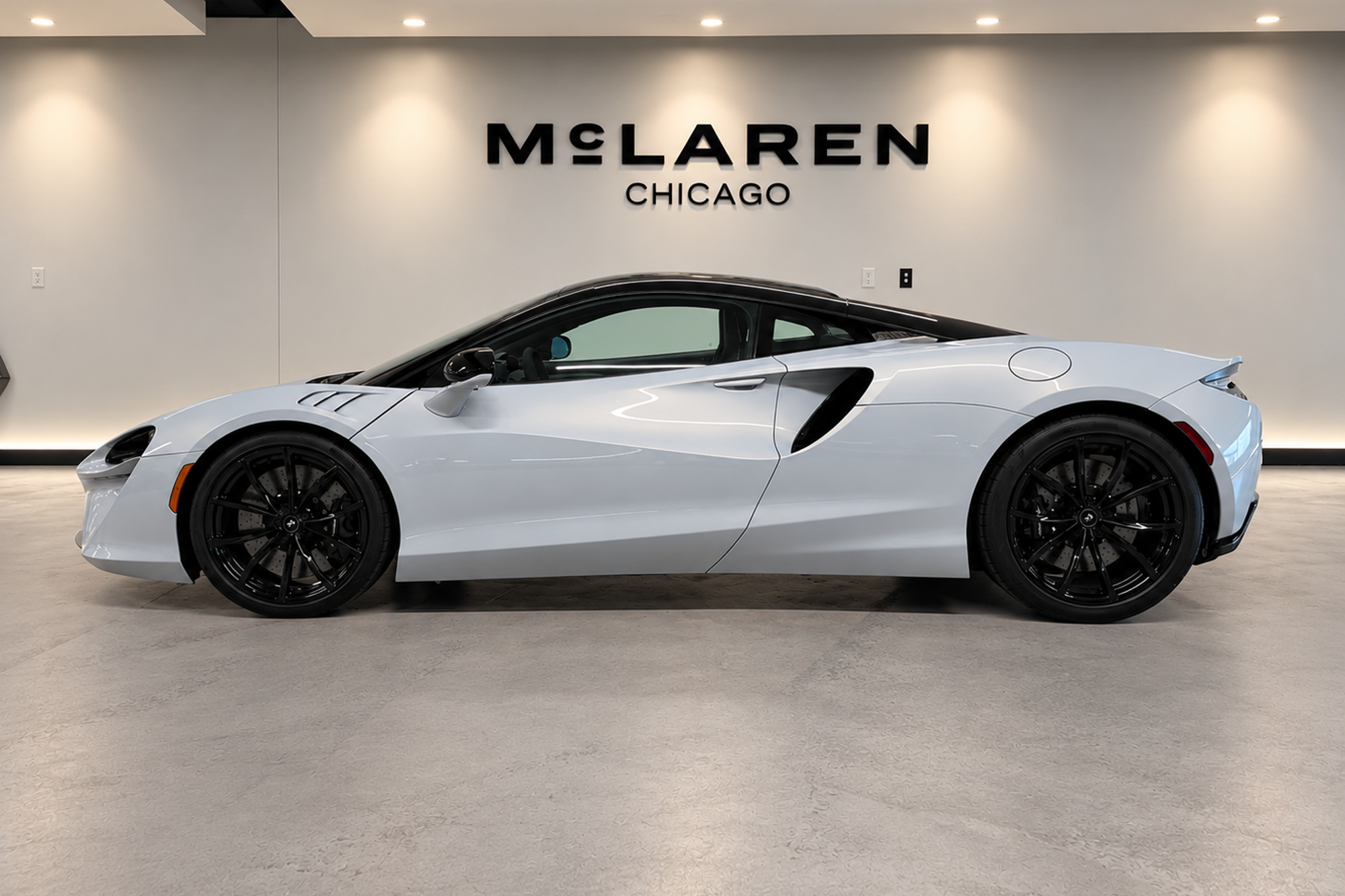 2023 McLaren Artura