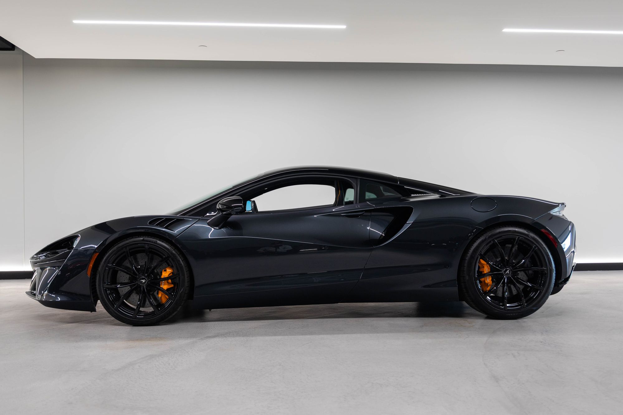 2023 McLaren Artura