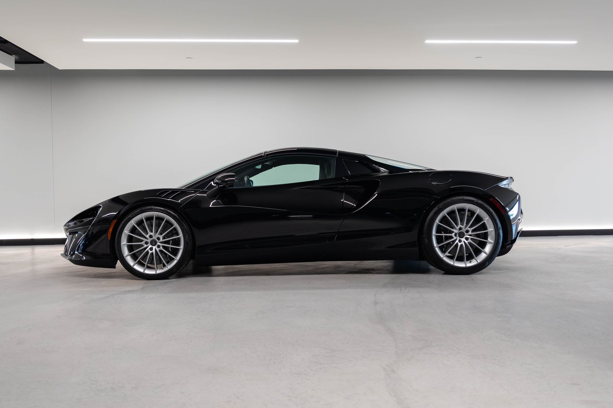 2025 McLaren Artura